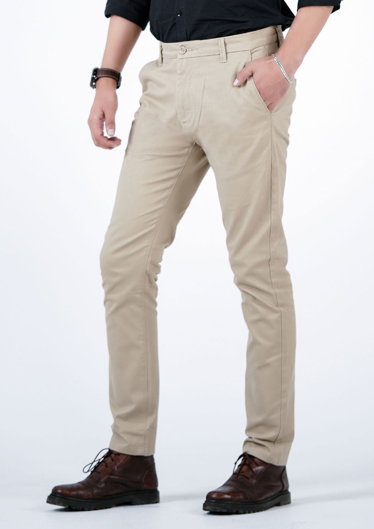 Solid Regular Fit Chinos with Button Closure and Pockets