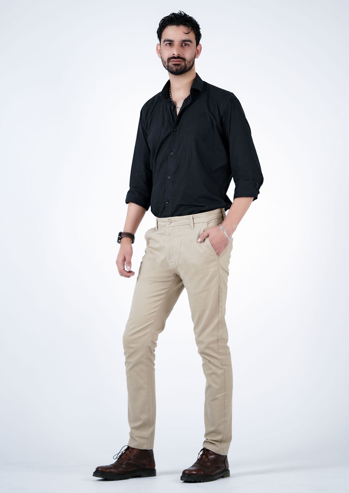 Solid Regular Fit Chinos with Button Closure and Pockets